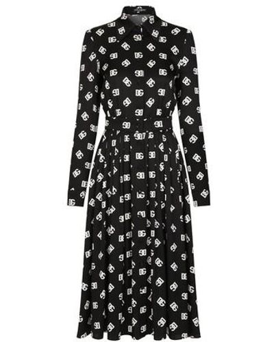 Dolce & Gabbana Longuette-Kleid aus Charmeuse DG-Print allover - Schwarz