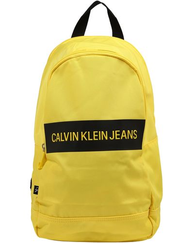 Calvin Klein Runder Rucksack aus recyceltem Polyester - Gelb