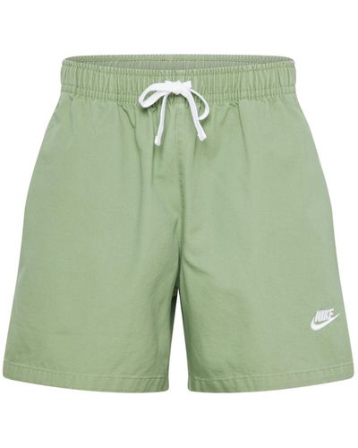 Nike Shorts 'club+' - Grün
