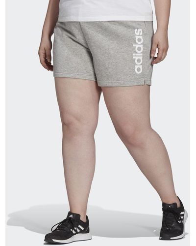 adidas Essentials Slim Logo Shorts – Große Größen - Grau