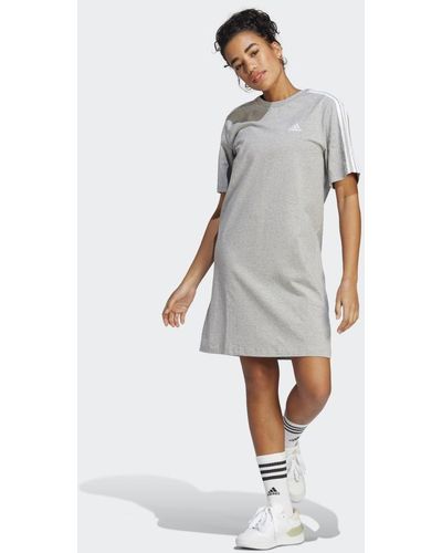 adidas Essentials 3-Streifen Single Jersey Boyfriend T-Shirt-Kleid - Weiß