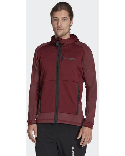 adidas TECH FLOOCE HOODED HIKING FLEECEJACKE - Rot