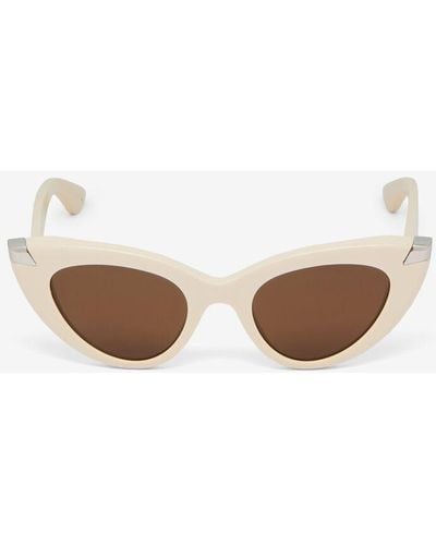 Alexander McQueen Cateye-sonnenbrille mit punk-nieten - Weiß