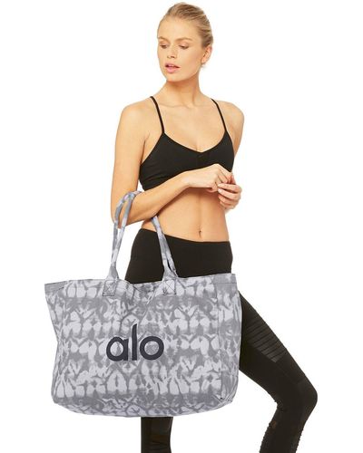 The Alo Set The Ultimate Gift For A Yogi That Every Serious Yogi Needs   The Yogatique