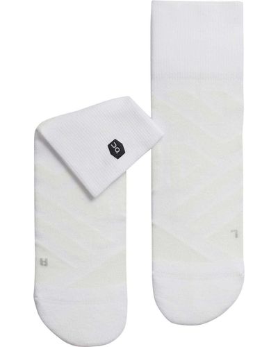 On Shoes Performance Mid Socks - White