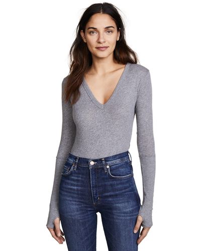 Enza Costa Womens Cashmere Long Sleeve Cuffed V-neck Top With Thumbhole Shirt - Gray