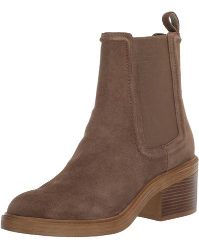 Steve Madden Curtsy Chelsea Boot - Brown