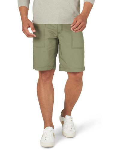 Lee Jeans Mens Extreme Motion Relaxed Fit Utility Flat Front Shorts - Green