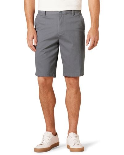 Amazon Essentials Pantaloncini Chino Elasticizzati Comodi Senza Pinces 28 cm Slim Uomo - Grigio