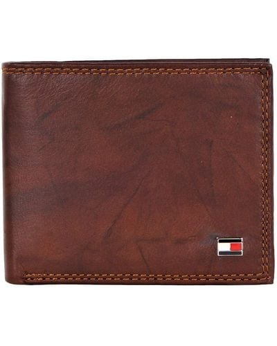 Tommy Hilfiger Rfid Blocking Leather Extra Capacity Traveller Wallet Bi-fold - Brown