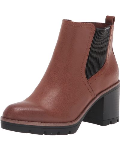 Naturalizer S Madalynn Gore Lug Sole Heeled Ankle Bootie Brown Smooth 9 M