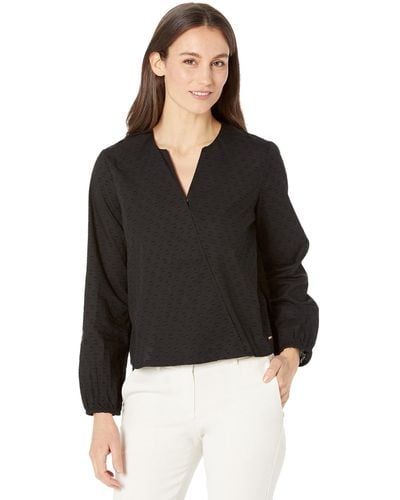 Tommy Hilfiger Adaptive Seated Fit Textured Dot Wrap Top With Velcro Closure - Black