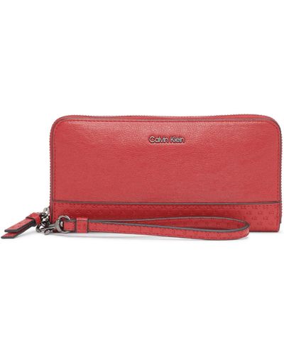 Calvin Klein Key Item Saffiano Continental Zip Around Wallet with Wristlet Strap - Rot