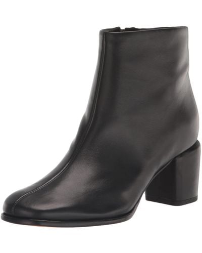 Vince S Maggie Bootie Black Leather 9 M