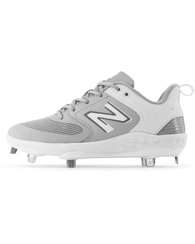New Balance Fresh Foam Velo V3 Softball Shoe - Gray