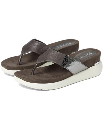 Kenneth Cole Reaction Blaire Thong Flat Sandal - Gray
