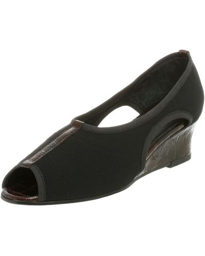 Vaneli Bernadea Wedge Pump,black,7 N Us