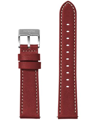 Nixon Uhrenarmband in der Farbe Rot aus Leder mit Dornschnalle