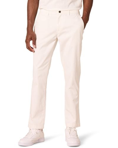 Amazon Essentials Pantalon Chino en Tissu Stretch Confortable Délavé Coupe Athlétique - Blanc