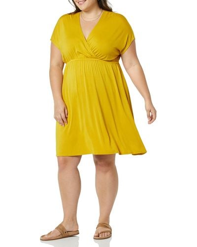 Amazon Essentials Surplice-Kleid - Gelb