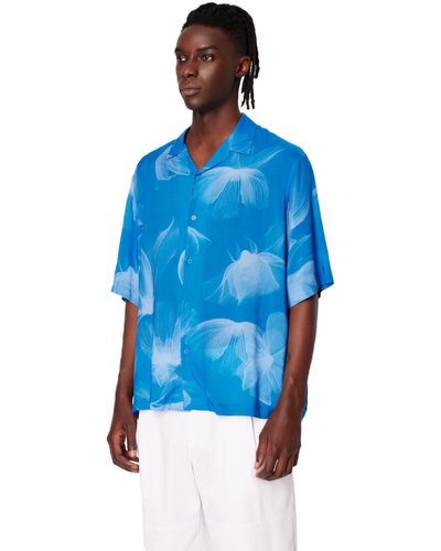 Emporio Armani Short Sleeve Viscose Button Down Shirt. Boxy Fit. Chemise à Bouton Bas - Bleu