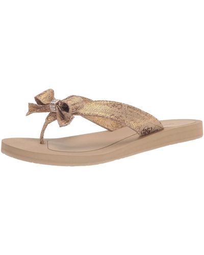 Guess Sandals and flip-flops for Women | Online Sale up to 62% off | Lyst