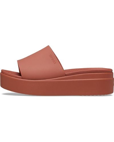 Crocs™ Brooklyn Slide Sandaal Voor - Rood