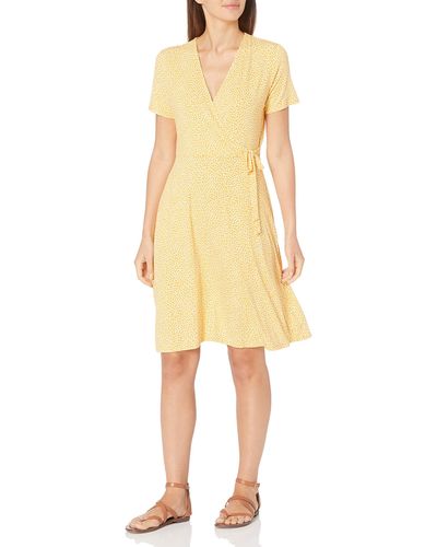 Amazon Essentials Cap-Sleeve Faux-Wrap Dress Dresses - Giallo