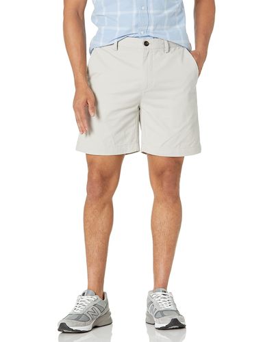Amazon Essentials Pantalón Corto de 18 Cm de Ajuste Entallado Hombre - Metálico