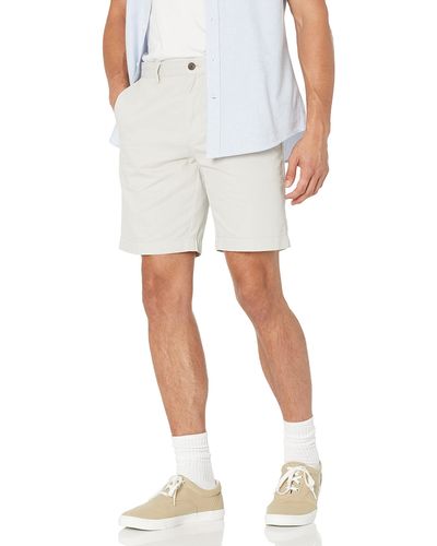 Amazon Essentials Pantalón Corto de 23 Cm de Ajuste Entallado Hombre - Blanco