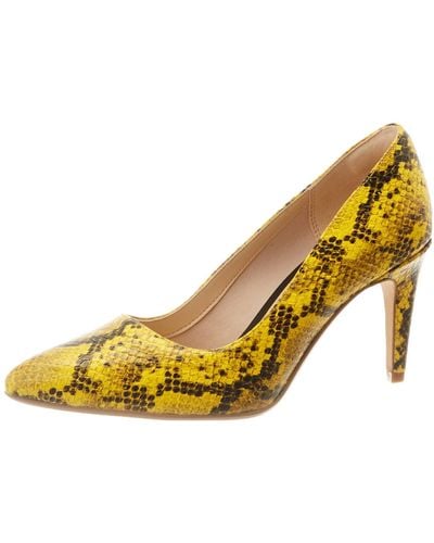 Clarks Laina Rae Closed-toe Court Shoes - Yellow