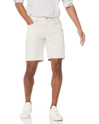 Amazon Essentials Pantaloncini a 5 tasche elasticizzati con cuciture interne vestibilità aderente interno gamba 23 cm Uomo - Bianco