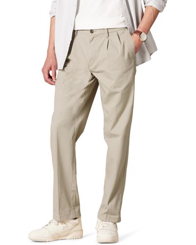 Amazon Essentials Classic-Fit Wrinkle-Resistant Pleated Chino Pant Pantaloni - Neutro