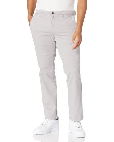 Amazon Essentials Pantaloni Chino Elasticizzati Casual vestibilità Aderente Uomo - Grigio