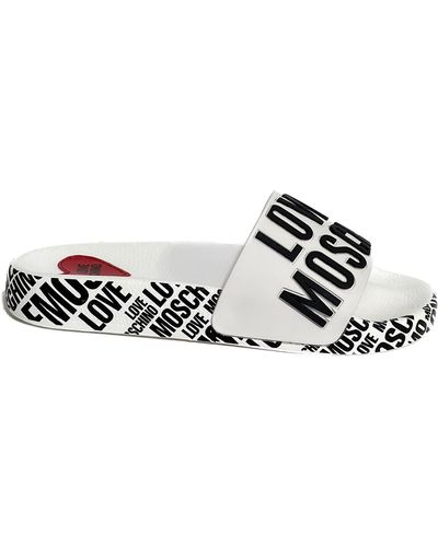 Love Moschino Ciabatta Bianca in Gomma con Logo Lettering all Over. Fascia con Logo Lettering a Rilievo. Bianco