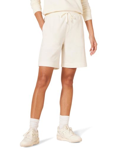 Amazon Essentials Fleece-Bermudashorts mit hoher Taille - Weiß