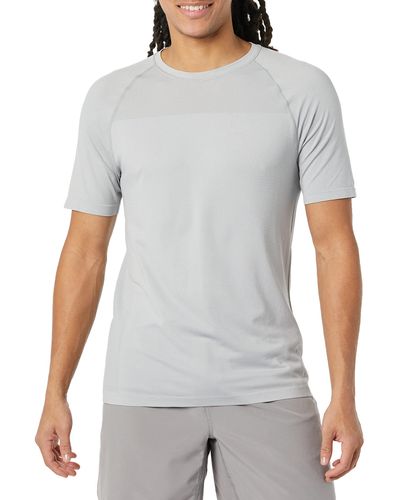 Amazon Essentials Active Seamless Slim-fit Short-sleeve T-shirt - Gray