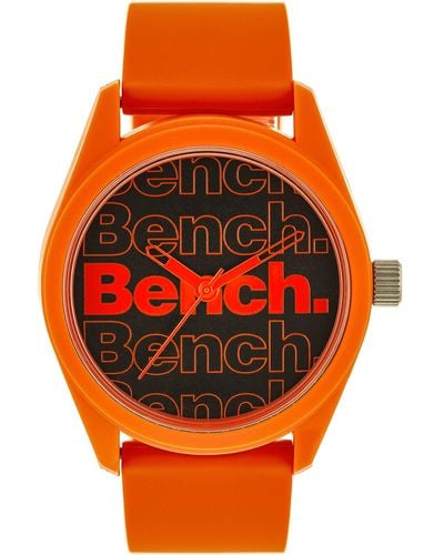 Bench Armbanduhr mit schwarzem Zifferblatt und orangefarbenem Silikonarmband