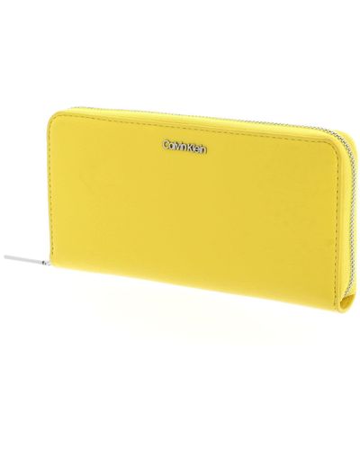 Calvin Klein Ck Must Zip Around Wallet L Magnetic Yellow - Geel