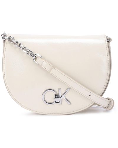 Calvin Klein RE-Lock Saddle Bag Mini Saffiano K60K609878 Crossovers - Natur