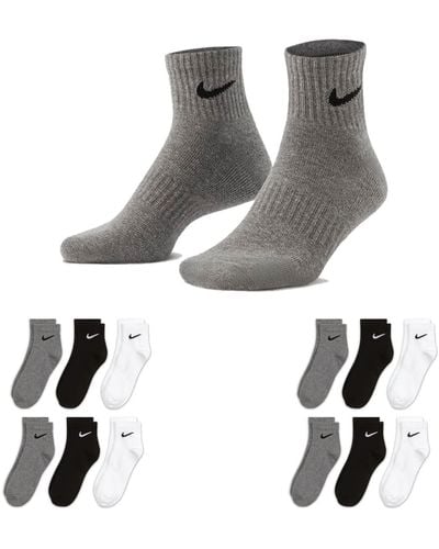 Nike Lot de 12 paires de chaussettes courtes pour homme et femme Blanc Noir SX7667 Chaussettes de sport Taille 34 36 38 40 42 44 46 - Métallisé