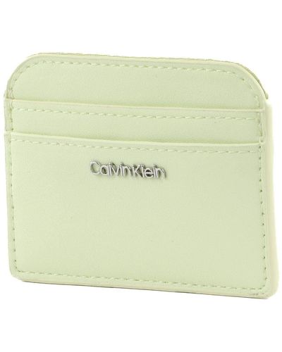 Calvin Klein Ck Must Dome Cardholder Soft Lime - Groen