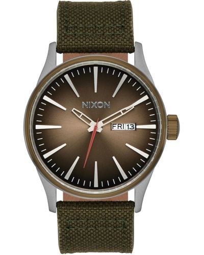 Nixon Analog Japanisches Quarzwerk Uhr mit Nylon Armband A1393-5208-00 - Braun