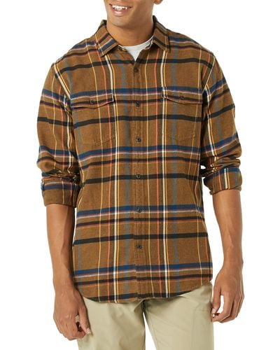 Amazon Essentials Flanellhemd mit 2 Taschen und Langen Ärmeln in normaler Passform - Braun