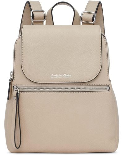 Calvin Klein Vrouwen Reyna Novelty Key Item Flap Rugzak - Naturel