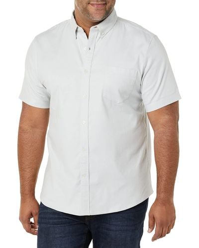 Amazon Essentials Camisa Oxford elástica de manga corta con bolsillo y corte ajustado Hombre - Blanco
