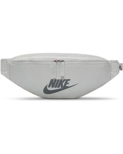 Nike Unisex Gürteltasche Nk Heritage Waistpack - Fa21, Photon Dust/Photon Dust/Smoke Grey, DB0490-025, MISC - Grau