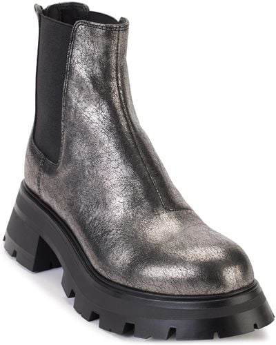 DKNY Sasha Pull-on Lug-sole Chelsea Boots - Black