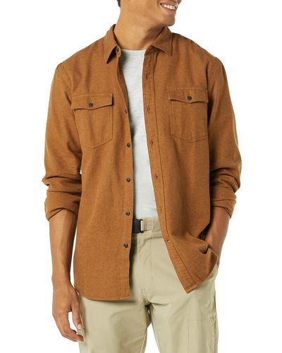 Amazon Essentials Schmal geschnittenes Flanellhemd mit Langen Ärmeln und 2 Taschen - Braun
