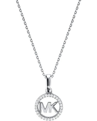 Michael Kors Collana con ciondolo con logo e placcatura in metallo prezioso e pavé - Metallizzato